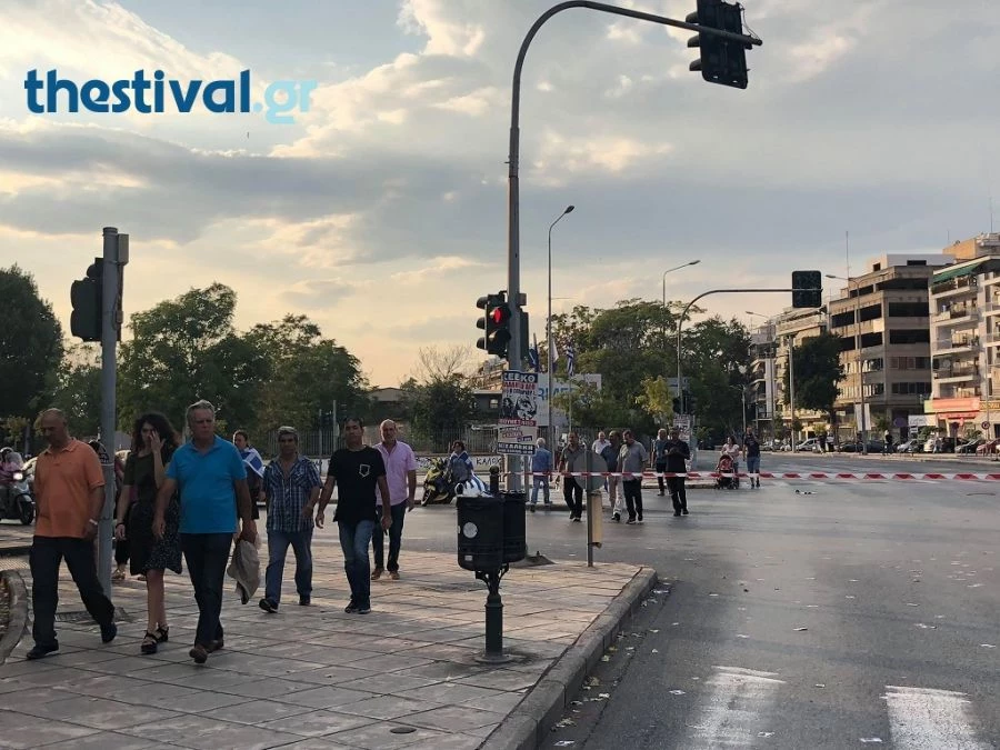 Η Αστυνομία σταματά τα λεωφορεία του συλλαλητηρίου για τη Μακεδονία στη δυτική είσοδο της Θεσσαλονίκης -Ο κόσμος διανύει χιλιόμετρα για να φτάσει στον Λευκό Πύργο